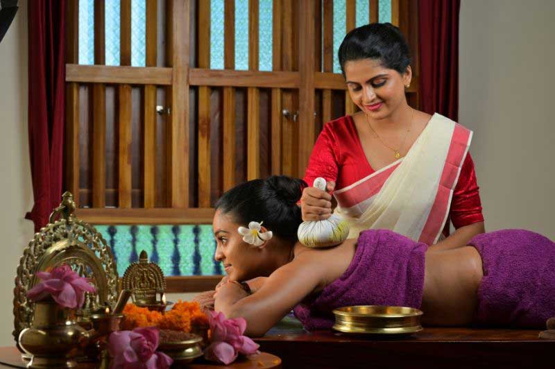 Das Foto zeigt eine Ayurveda Massage