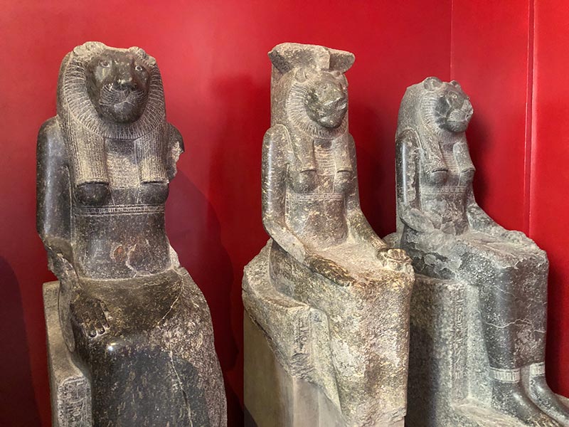 Ägyptische Statuen im Vatikanischen Museum in Rom