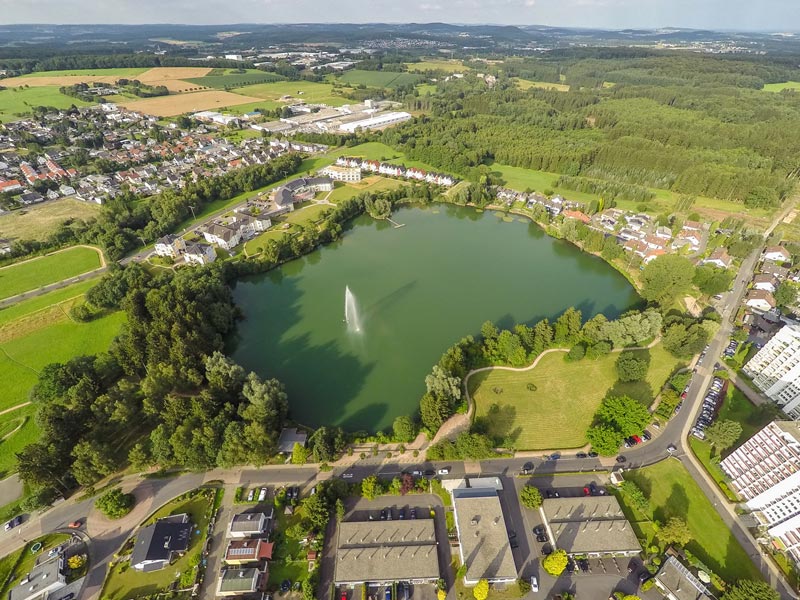 Blick auf den Erlenhofsee im Kannenbaeckerland, Rheinland-Pfalz