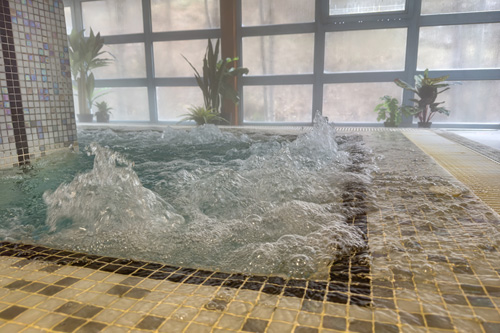 Innenbecken Blick auf das Innenbecken der Therme St. Thomas