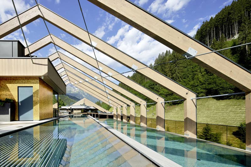 Architektur des Sky Pools im Hotel Zillergund
